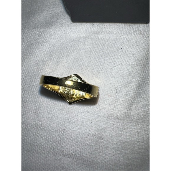 18k Gold Plates "M or W" Ring Size 8 Ladies - Picture 3 of 4